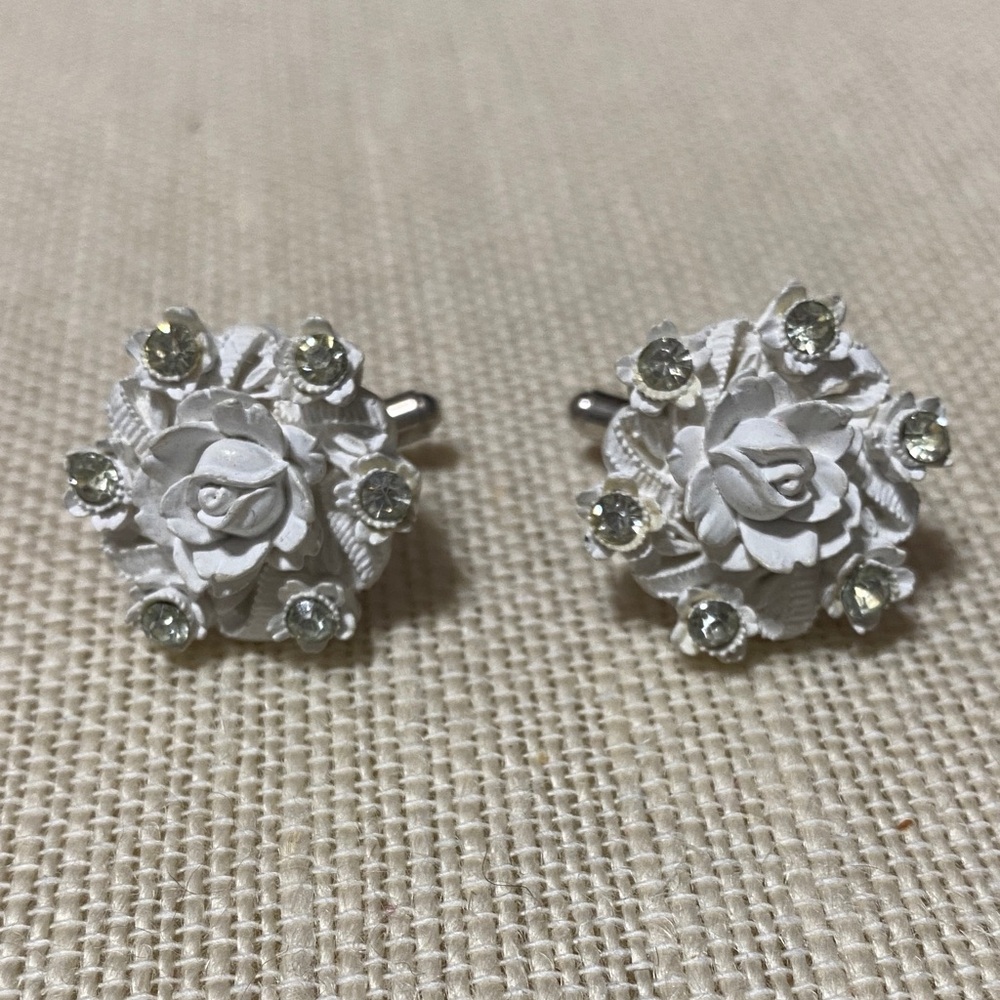 Elegant vintage White rose Floral rhinestone cuff links